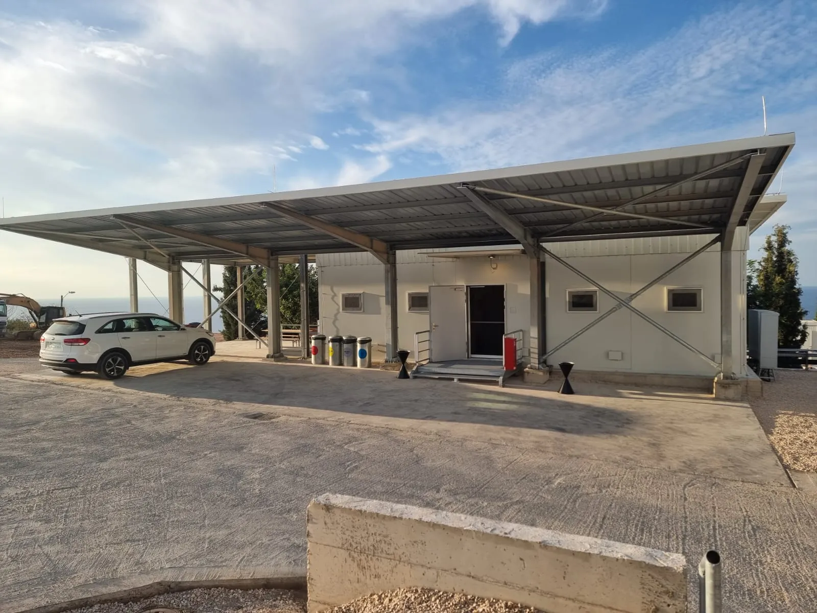 Camp-Infrastruktur an der Küste — Aufnahme 05