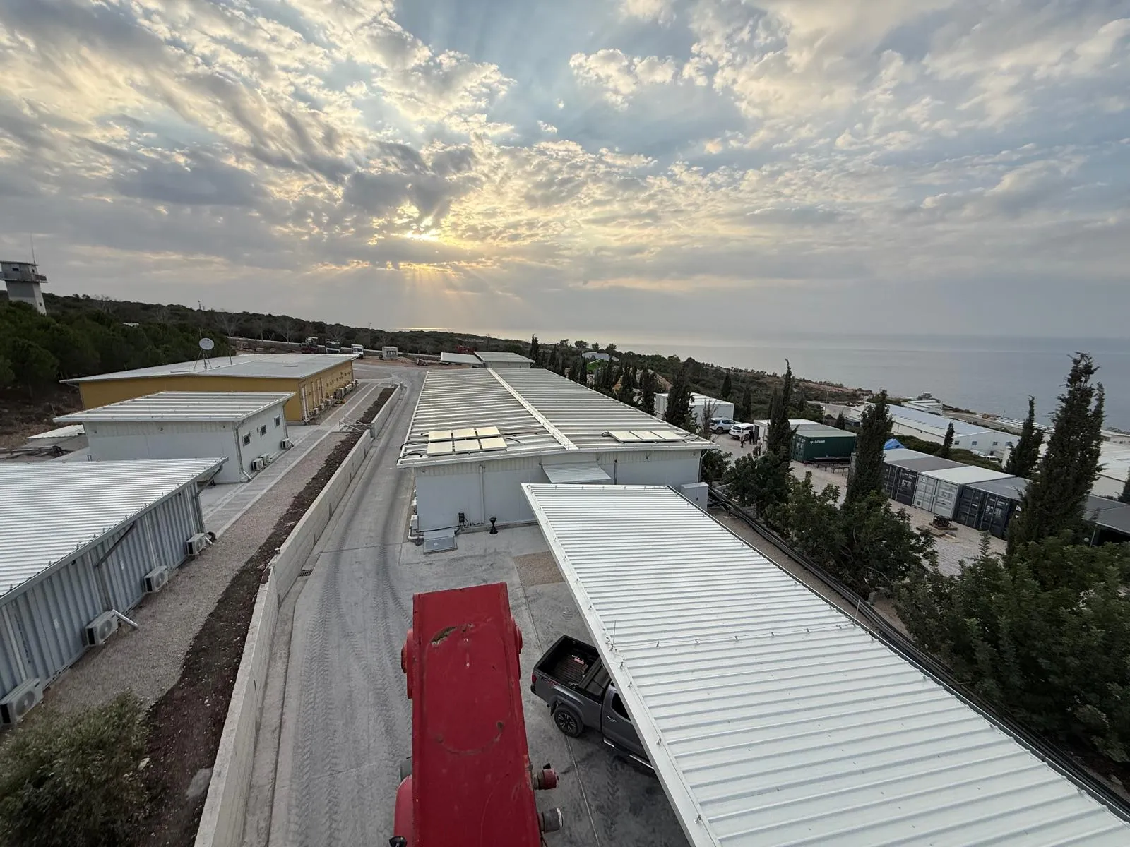 Camp-Infrastruktur an der Küste — Aufnahme 07