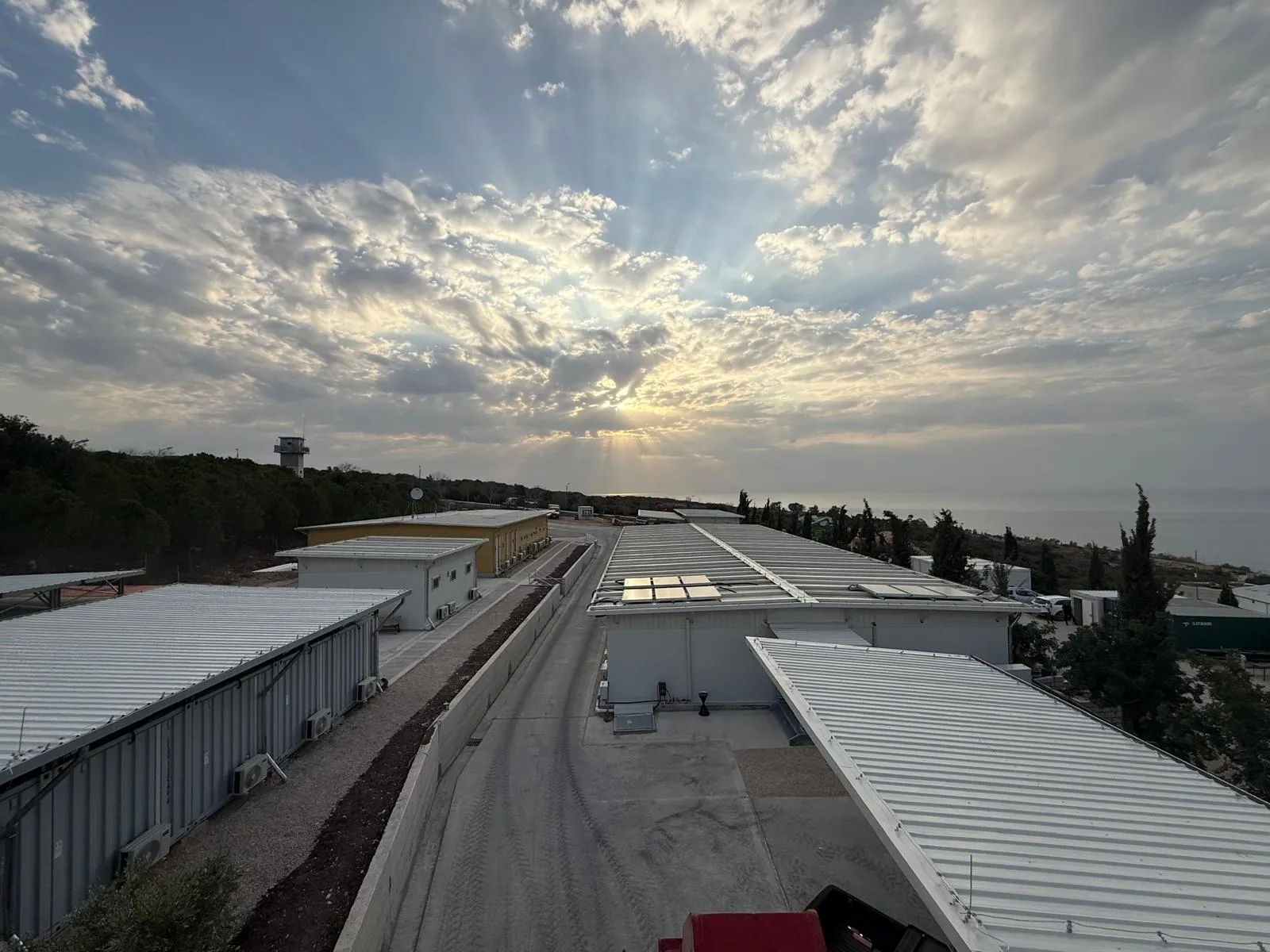 Camp-Infrastruktur an der Küste — Aufnahme 09